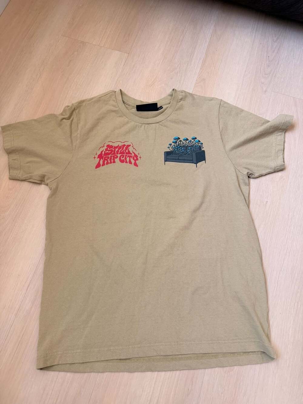 Trip City T-Shirt Size L Beige Mushroom Graphic